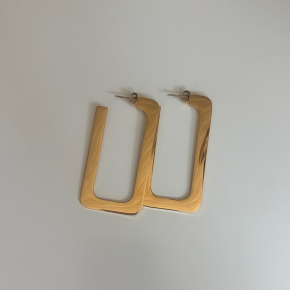 Chic Gold Rectangular Earrings - Picture 2 of 3